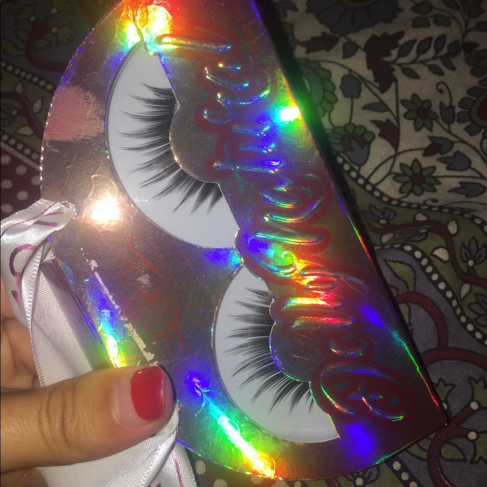 Paris Hilton eyelashes ❤️